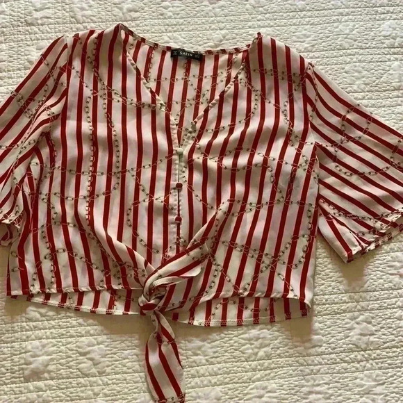 Shein top🔴 - Picture 1 of 3